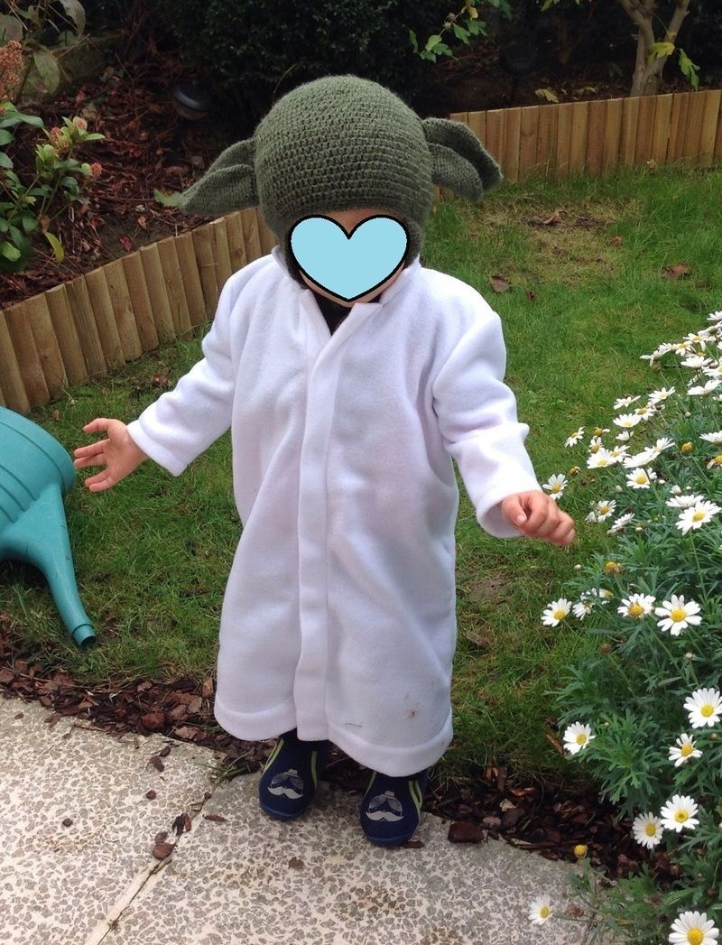 11142883-deguisement-costume-petite-yoda-st-fbfb1_big.jpg